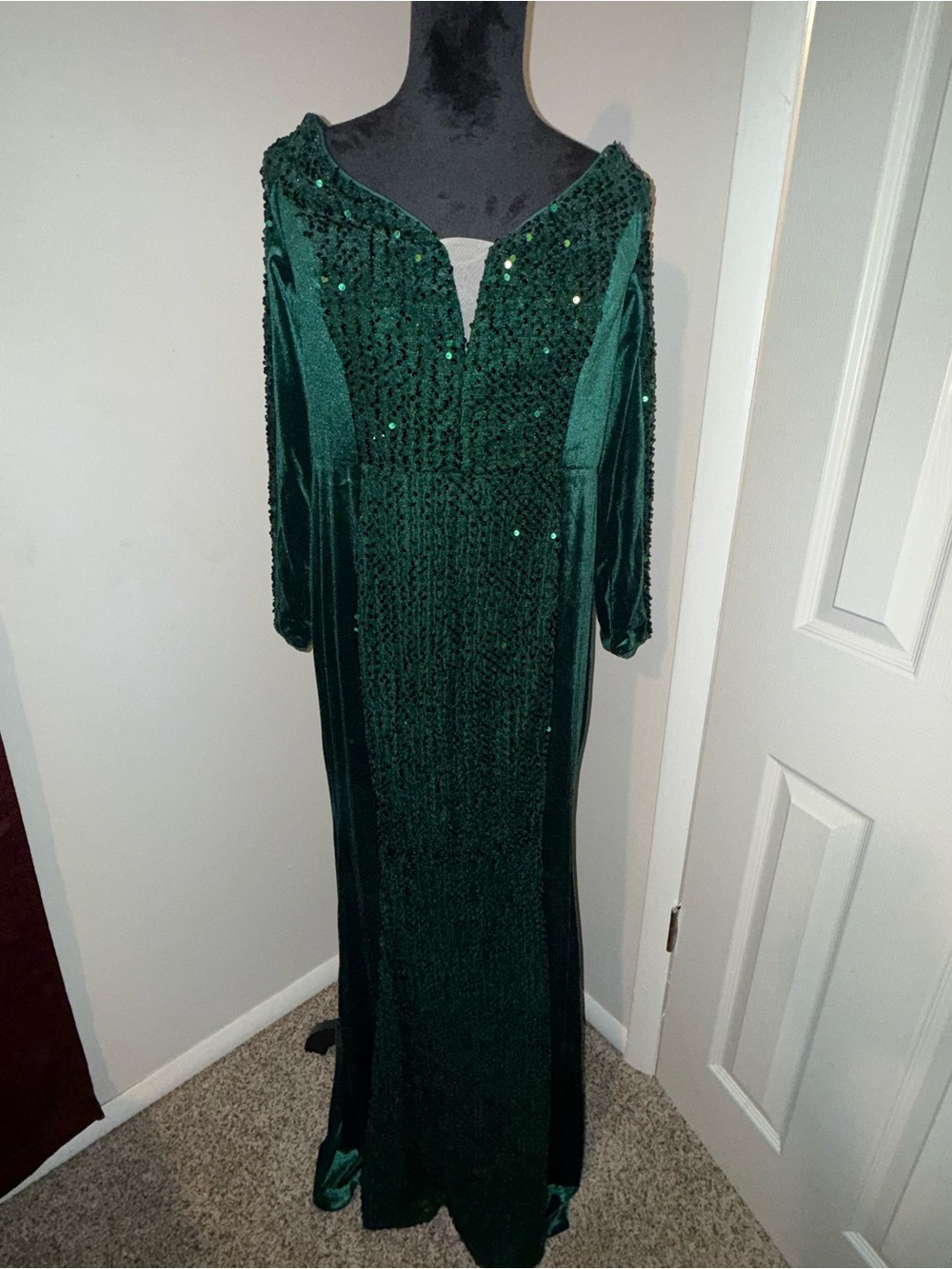 Long Sleeve Emerald Green Sequin Velvet Evening Gown
